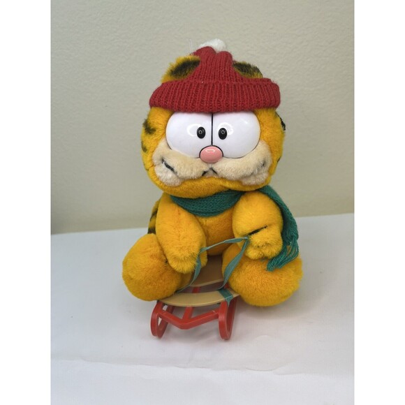 Vintage Dakin Garfield Takes The Mountain Stuffed Plush Sleigh Sled Winter Cat‎ - Picture 1 of 7